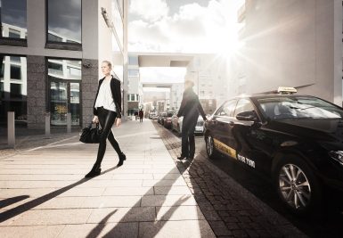 Uusi laki liikenteen palveluista myllertää taksialaa