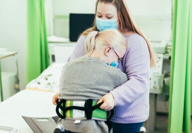 Miten varmistetaan riittävä lähihoitajien määrä tulevaisuudessa?